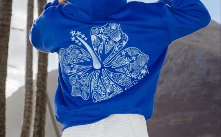 The Rise of the Pink Palm Puff Trend in Fashion