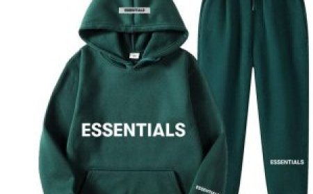 The Essential Hoodie: Comfort Meets Style with Soft Interior and Smooth Outer Fabric