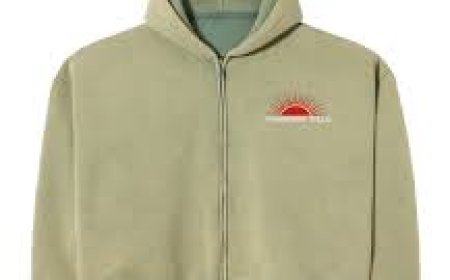 Raspberry Hills Hoodie: The Fit that Redefines Confidence