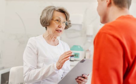 أفضل دكتور جلدية في الرياض لعلاج حب الشباب والتصبغات